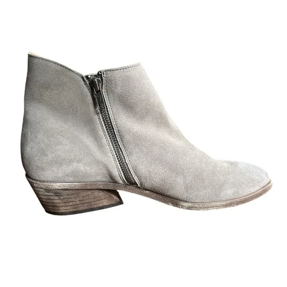 FRYE GRAY SUEDE ANKLE BOOTIES NEVER WORN - Picture 4 of 7